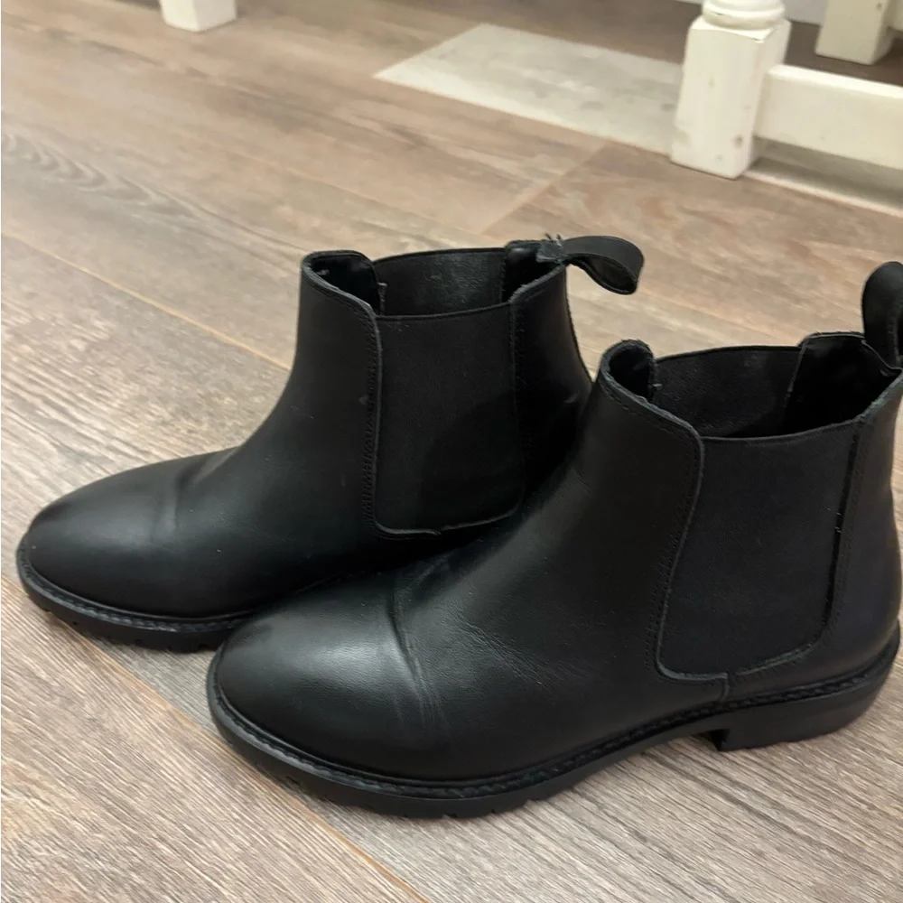 Steve Madden Black Leather Chelsea Ankle Boots